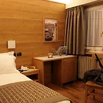 Larice Bianco מלון 3*